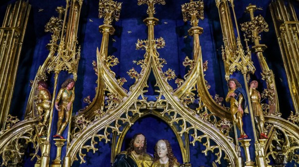 Ołtarz został wyrzeźbiony w latach 1477–1489 przez przybyłego z Norymbergi artystę Wita Stwosza. Jest powszechnie uznawany za arcydzieło gotyku.