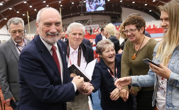 Macierewicz do specjalistów o katastrofie smoleńskiej: Nie proszę was o patriotyzm, proszę was o sumienie naukowca