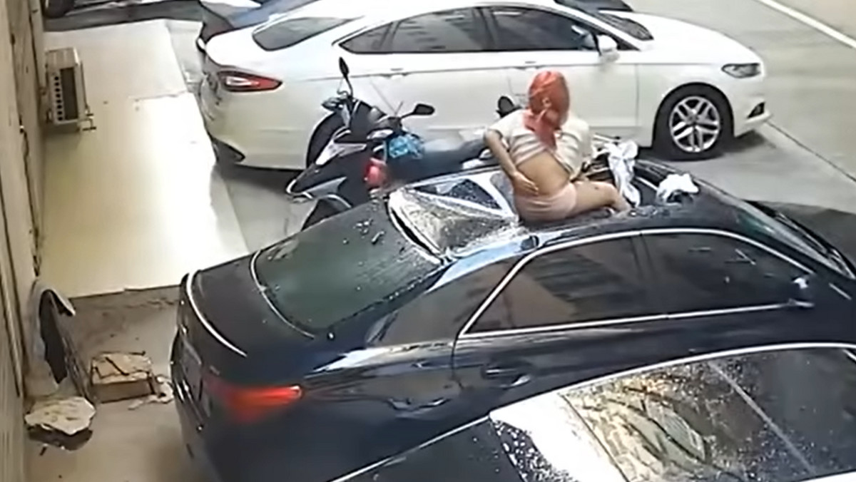 Tajwan. Kobieta spadła z balkonu. Prawdopodobnie wcześniej uprawiała seks
