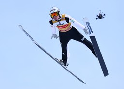 turniej czterech skoczni. tomasiak ósmy w ga-pa. prevc znów nie dał szans rywalom