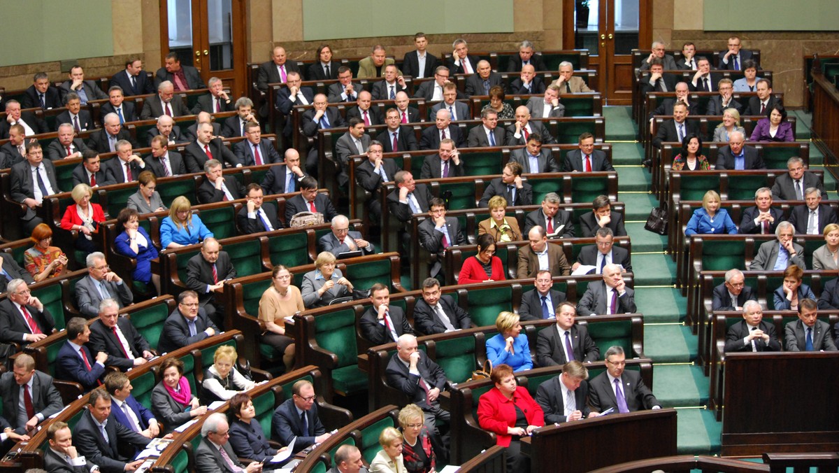 Sejm przyjął przez aklamację uchwałę, w której wnioskuje o to, by Stadion Narodowy w Warszawie nosił imię legendarnego trenera polskiej reprezentacji piłki nożnej Kazimierza Górskiego. Uchwałę zaproponowała sejmowa komisja kultury fizycznej i sportu.