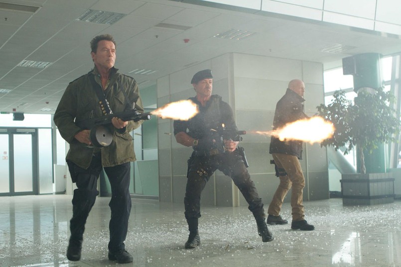 - Wracamy do akcji! Ja, Sly i Bruce świetnie bawimy się na planie w Bułgarii - pisał Arnold Schwarzenegger z palnu "Niezniszczalnych 2"