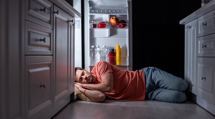 Nagy melegben érdemes a padlóhoz minél közelebb aludni / Fotó: Shutterstock