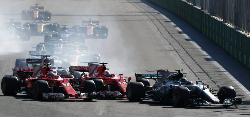 Najlepszy wyścig sezonu F1. Vettel uderzył Hamiltona 