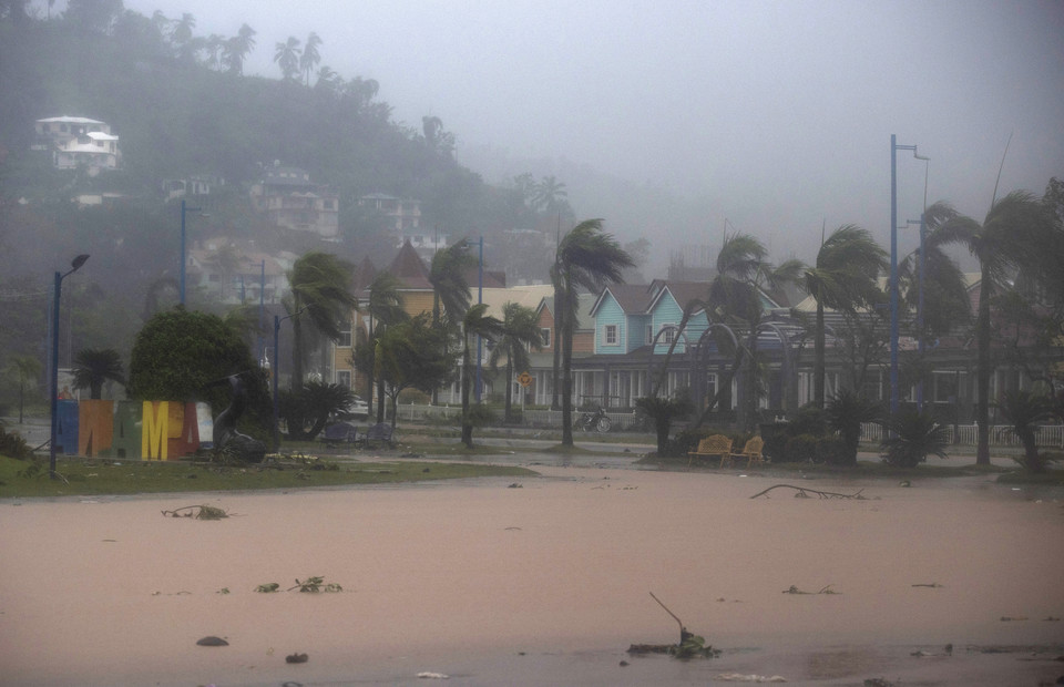Silny wiatr i gwałtowne ulewy nawiedziły Dominikanę. Co najmniej dwie osoby zginęły