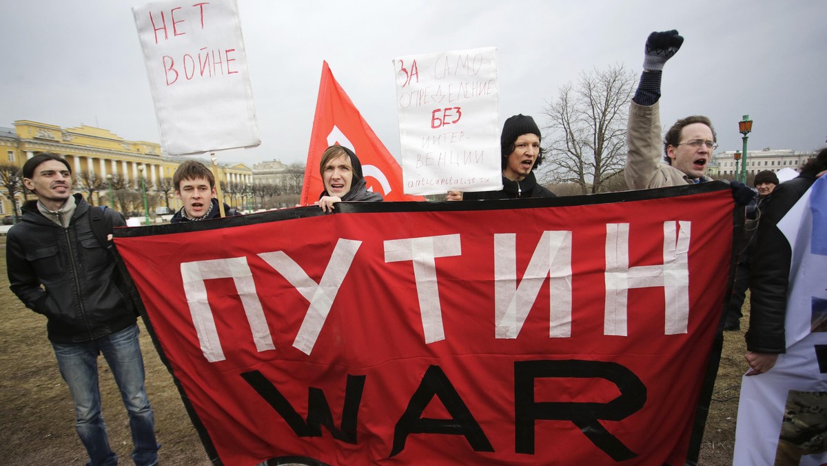 Popierający do niedawna prorosyjski kurs Ukrainy oligarchowie, w obliczu realnego zagrożenia dla swoich majątków ze strony Rosji, stają się podporą dla nowych władz w Kijowie - podkreślają eksperci. Ten niespodziewany sojusz niesie też ze sobą zagrożenia.