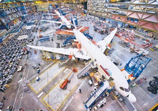 Dramatyczne pikowanie Boeinga. Airbus górą