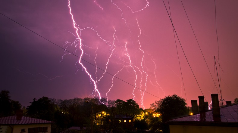 Łódzkie: trzy duże pożary po wyładowaniach atmosferycznych