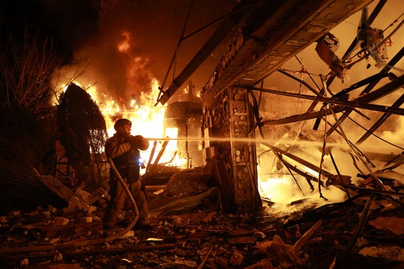 (VIDEO) ŽESTOKI UDARI NA ZAPOROŽJE Napadi drugu noć zaredom, 40.000 ljudi bez struje, ima MRTVIH