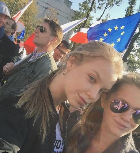 Tomasz Lis z córkami Polą i Igą