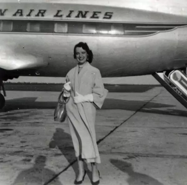 Bette od razu chciała zostać stewardessą Fot. CNN YouTube