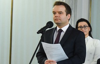 Bochenek o TVP: Desygnowani do pracy w telewizji i radiu przez Sienkiewicza wyciągają ile fabryka dała