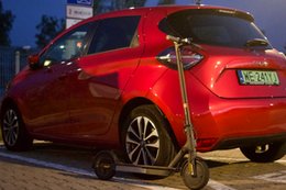 "Elektryk" w parze z e-hulajnogą. Testujemy Renault Zoe i Xiaomi Mi Electric Scooter 1S