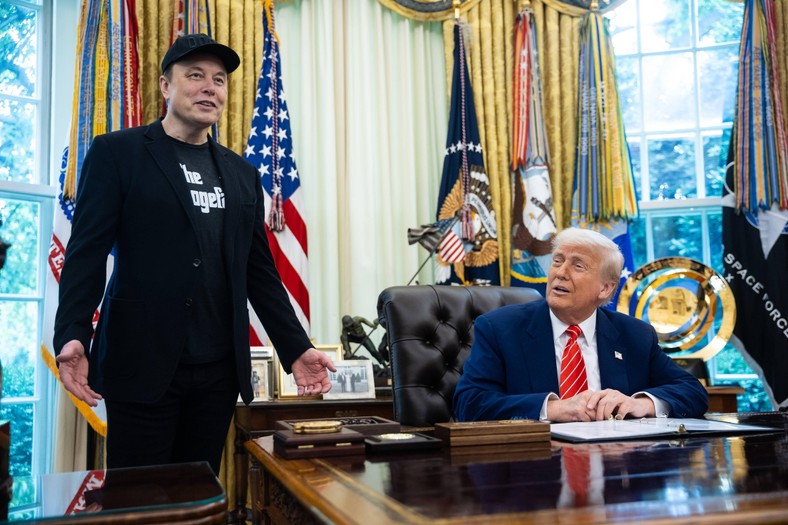 Donald Trump i Elon Musk podczas konferencji prasowej w Gabinecie Owalnym Białego Domu w Waszyngtonie, 30 maja 2025 r.