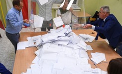 PiS zdecydowanie wygrywa zarówno wśród mężczyzn jak i kobiet [SONDAŻ]