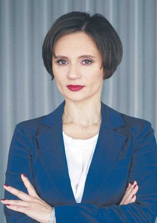 Eliza Klonowska-Siwak, japonistka, wieloletni dyplomata oddelegowany do Tokio (2008-2018) i szefowa biura handlowego PAIH w Tokio (2018-2020), przewodnicząca Sekcji Japonia w Izbie Przemysłowo-Handlowej Polska-Azja