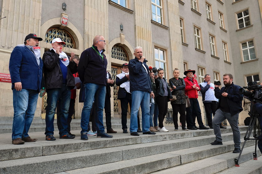 Pikieta Solidarności pod Urzędem Wojewódzkim w Katowicach