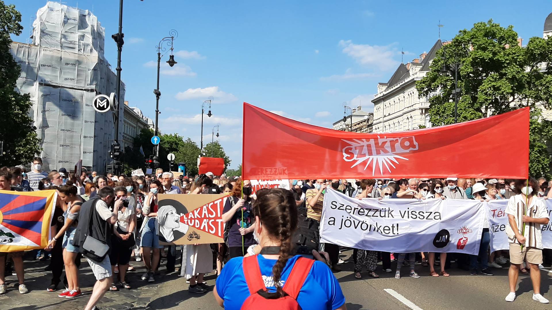 "Magyarok generációit veri adósságba" - Budapest ...