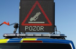 Zima w Czechach utrudnia ruch na drogach. Media apelują o wstrzymanie ruchu ciężarówek