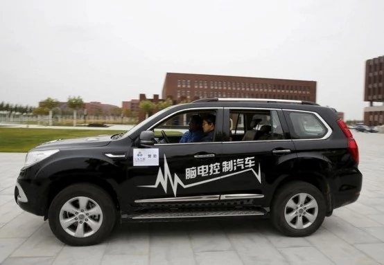 Chińscy naukowcy pracują nad autem sterowanym umysłem
