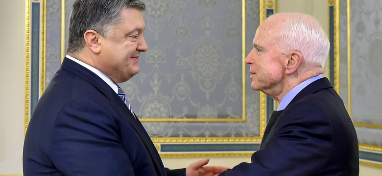 Ukraina: P.Poroszenko odznaczył J.McCaina