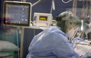 Omikron w Polsce. Styczeń okaże się miesiącem prawdy