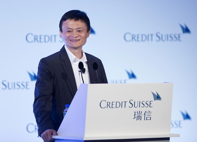 Przełomowym momentem w życiu Jacka Ma okazał się rok 1995, gdy podczas jednej z zagranicznych podróży odkrył on... internet. Po powrocie do kraju młody biznesmen założył firmę 'Yellow Pages', która do dziś uznawana jest za pierwsze internetowe przedsiębiorstwo w Państwie Środka. Sukces 'Żółtych Stron' zwrócił uwagę chińskich władz które, w 1998 roku zaproponowały Jackowi Ma pokierowanie jedną z rządowych spółek technologicznych. Tę funkcję pełnił on jednak zaledwie kilka miesięcy.