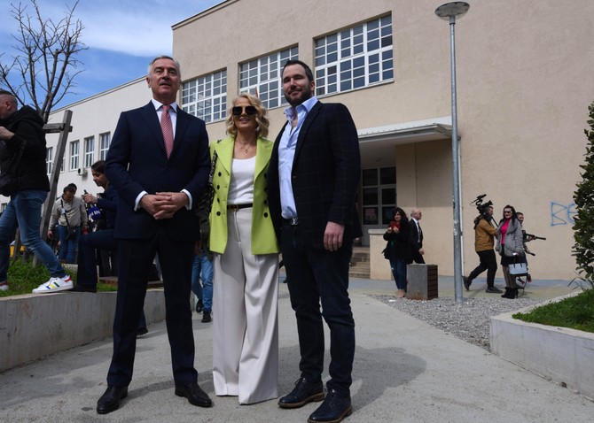 Lidija i Milo Đukanović sa sinom