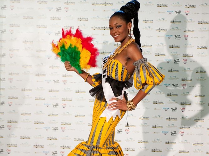 Miss Ghany w stroju narodowym