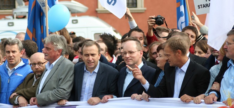 Ministerstwo ds. samorządu i polityki senioralnej? "Gabinet cieni" PO ma liczyć 21 "resortów"