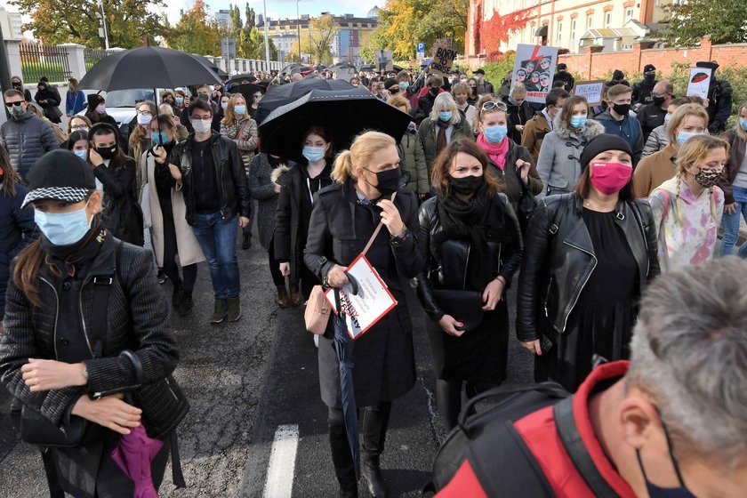 Barbara Nowacka zagazowana przez policjantów