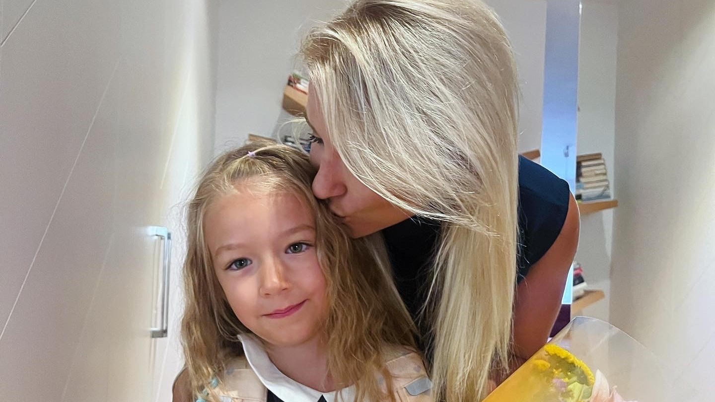 Dana Čapkovičová s dcérkou, ktorá je už prváčkou.