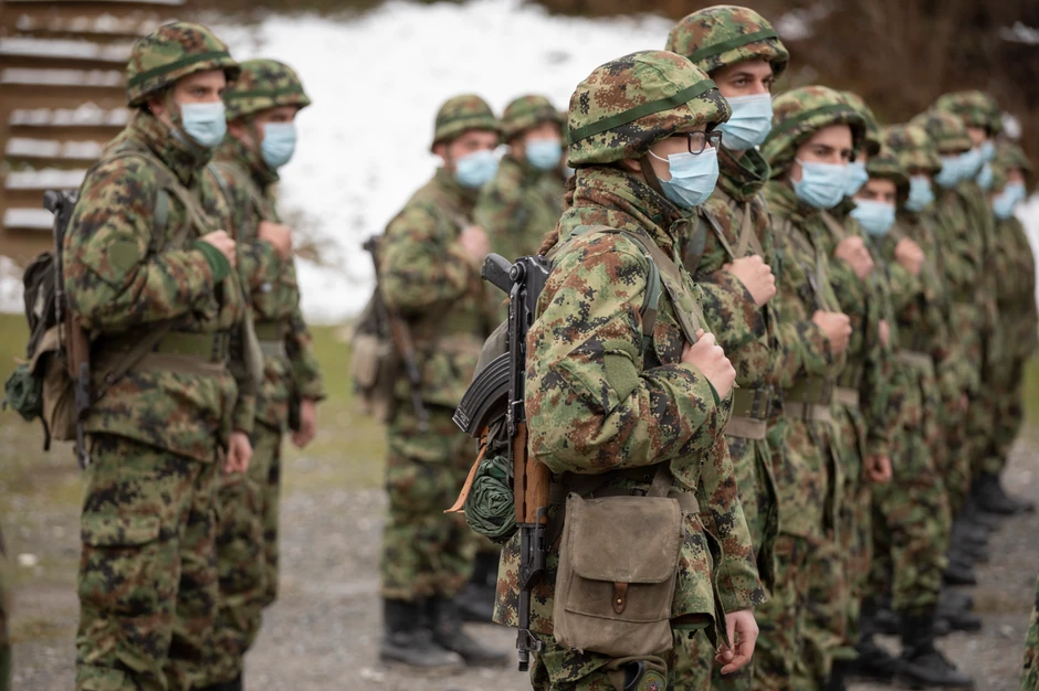 Vojnici dobrovoljci su u kasarni u Valjevu pokazali svoje streljačko umeće, a zatim su se istakli i u bacanju bombe