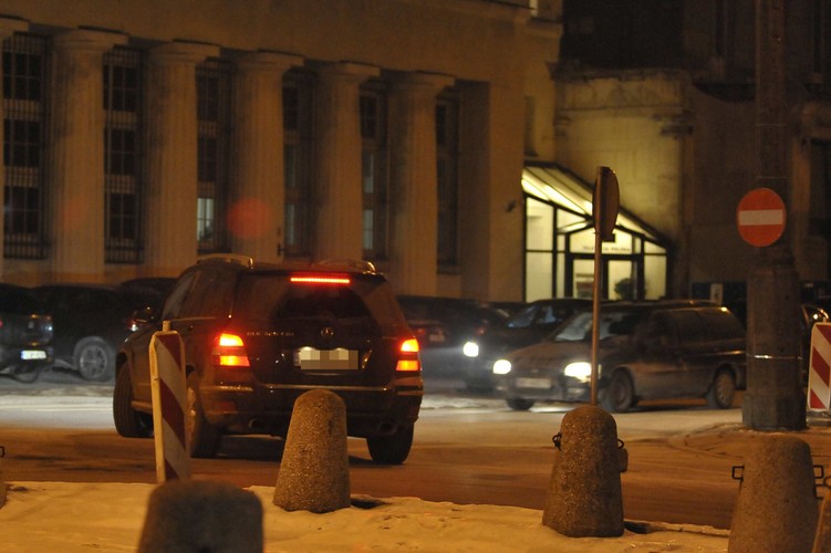 Adam Hofman za kierownicą