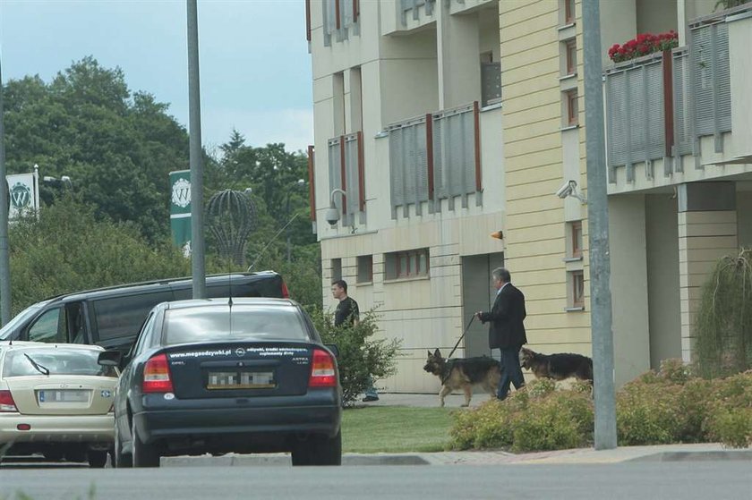 Co Kwaśniewski robi w lesie?