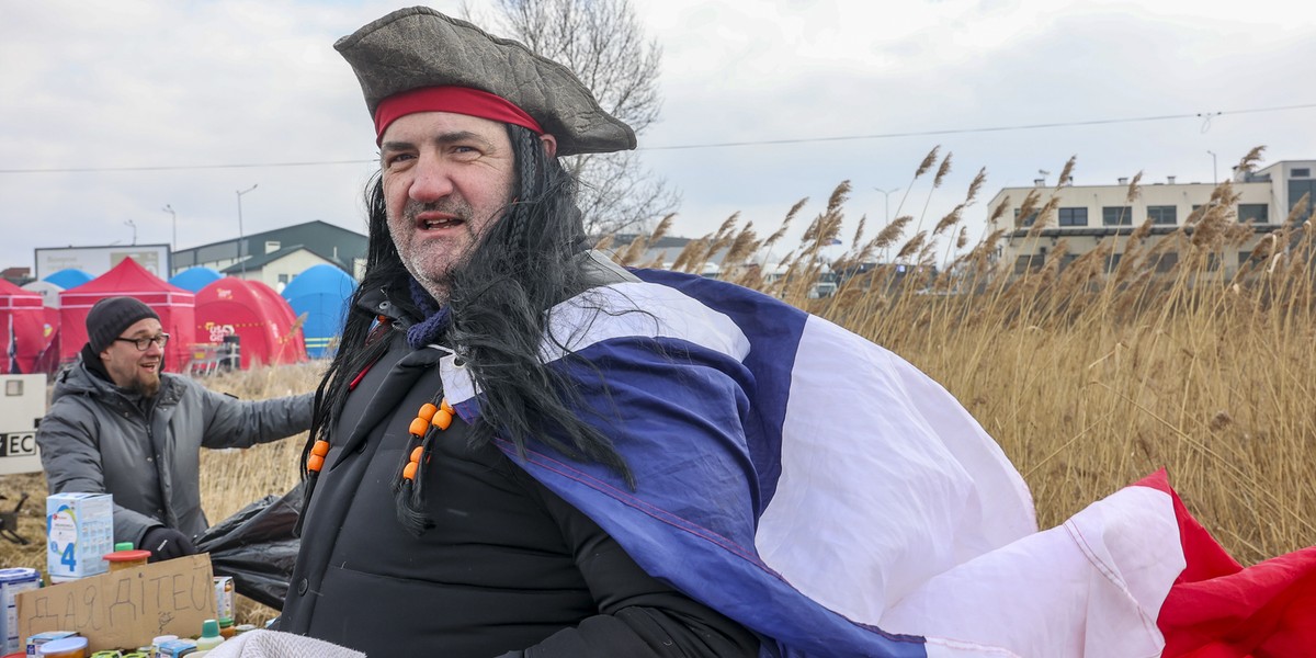 Jacques w telewizji zobaczył, co dzieje się na granicy i wraz z kolegą przyjechał pomagać na przejście graniczne w Medyce.