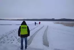 Wjechał autem na zamarznięte jezioro - i tyle go widzieli