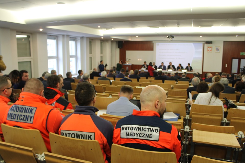 Protest ratowników medycznych w Kielcach. Bronili zwolnionych kolegów