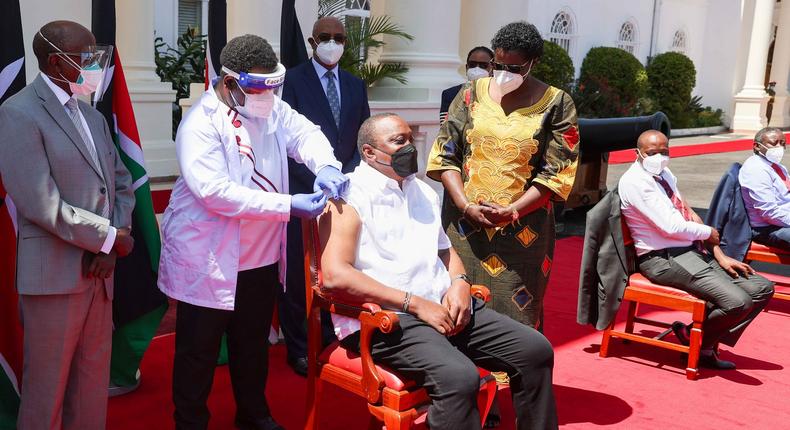 President Uhuru Kenyatta receives Moderna booster dose at State House [Photos]