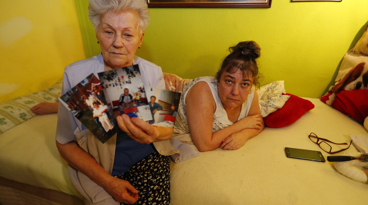 Az Ilona (82) magára maradt lányával, Anikóval (52), aki 18 éves korában lebénult, így segítségre szorul /Fotó: Fuszek Gábor