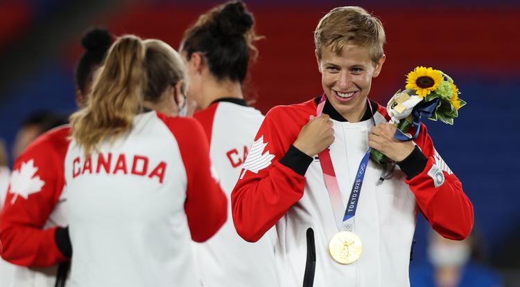 Quinn, a 2021-es tokiói olimpia aranyérmes kanadai labdarúgócsapat transz sportolója. 