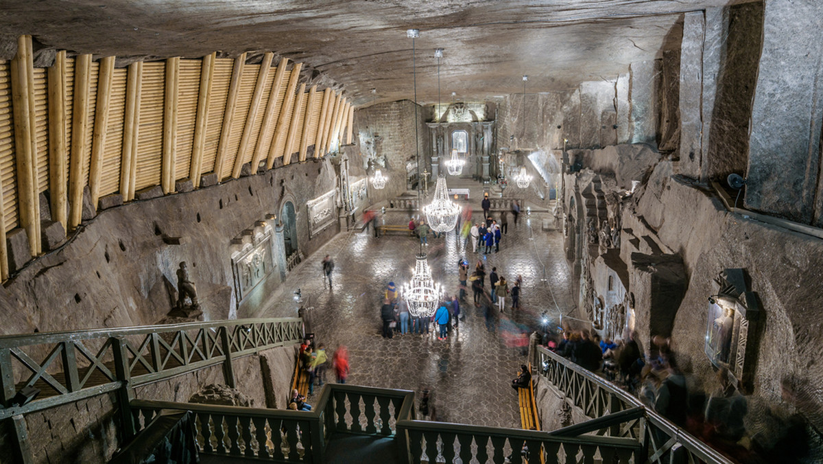 Ponad 40 tys. pielgrzymów z kilkudziesięciu krajów zarezerwowało już bilety do kopalni soli w Wieliczce w czasie Światowych Dni Młodzieży Kraków 2016. W dniach 23 lipca - 3 sierpnia kopalnia wydłuża dla nich godziny zwiedzania – poinformowało biuro prasowe kopalni.