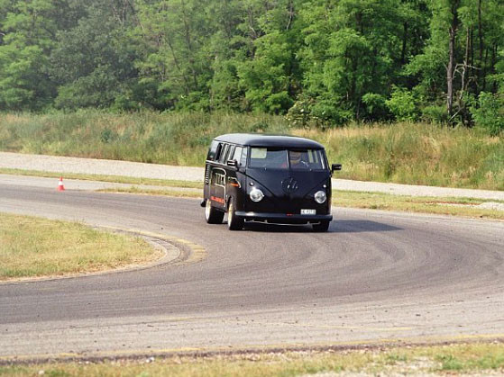 VW Bus T1 Race Taxi: bez limitu... (+ video)