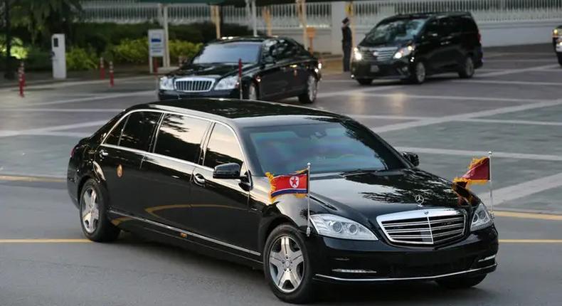 Garde-Pullman-Mercedes-Benz-S600-de-Kim-Jong-Un-REUTERS-Athit-Perawongmétha