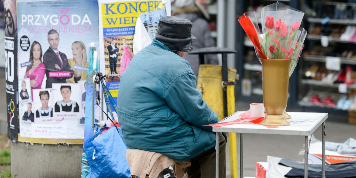 Od 1 września zmieniają się limity zarobkowe dla emerytów, którzy nie osiągnęli powszechnego wieku emerytalnego, oraz rencistów - przypomina Zakład Ubezpieczeń Społecznych. Do zawieszenia świadczenia dochodzi wówczas, gdy przychód przekroczy 6531,90 zł.