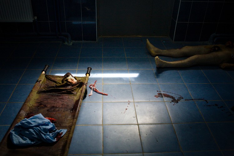 Ciało gruzińskiego żołnierza w kostnicy, Gori, 11 sierpnia 2008