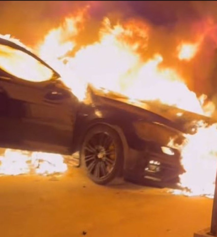 Jodžir objavio snimak kako mu gori automobil