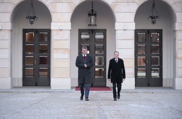 Mariusz Kamiński, Maciej Wąsik przed Pałacem Prezydenckim.