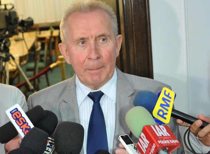 Andrzej Czuma 23 stycznia 2009 został powołany przez prezydenta Lecha Kaczyńskiego na urzędy ministra sprawiedliwości i prokuratora generalnego w pierwszym rządzie Donalda Tuska. Jego nazwisko pojawiło się w sprawie tzw afery hazardowej, a według Donalda Tuska minister sprawiedliwości powinien być bezstronny - co w tej sytuacji było niemożliwe. 7 października 2009 podał się do dymisji, a 13 października Prezydent Lech Kaczyński odwołał go ze składu Rady Ministrów i zajmowanego urzędu. Czuma zastąpił na stanowisku Zbigniewa Ćwiąkalskiego, który również zakończył pracę dymisją 20 stycznia 2009 roku.