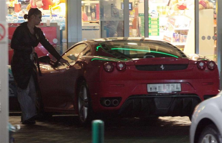 Liszowska. Narzeczony zostawił jej ferrari za pół miliona